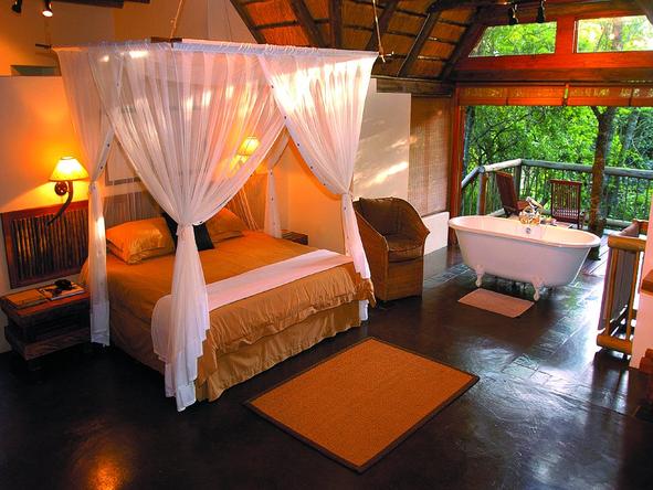 Hluhluwe Lodge - Bedroom 